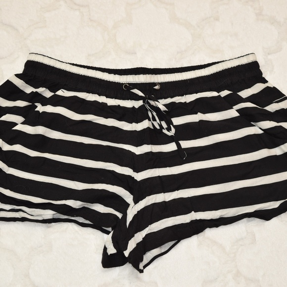 NWT French Connection Black & White Striped Shorts - Picture 1 of 3
